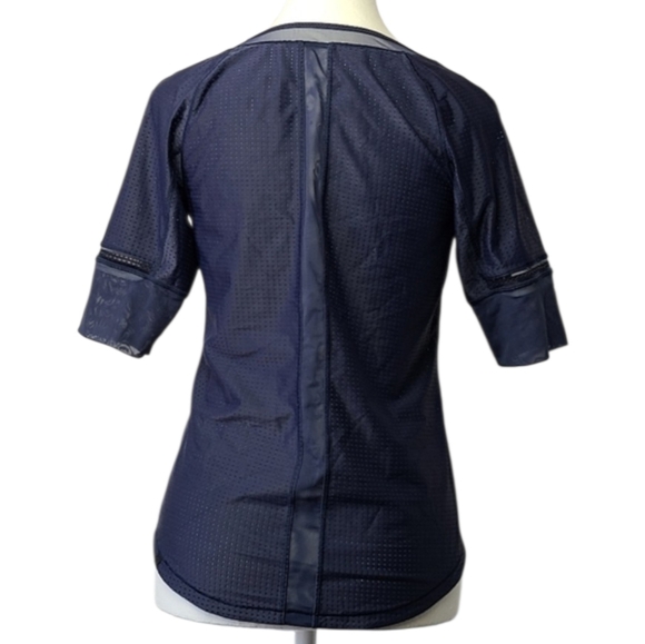 Lululemon Athletica Var-City Deep Navy 1/2 Sleeve V-Neck Shirt Women’s PTP 16" - Picture 6 of 10